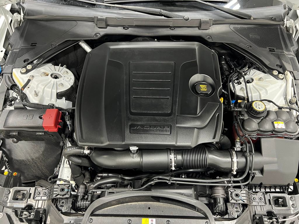 Used 2020 Jaguar XE S RWD image 27