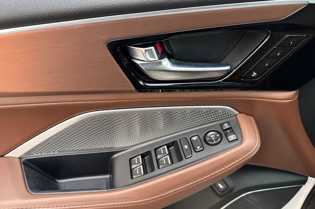 Certified 2023 Acura MDX FWD w/ Technology Package image 15