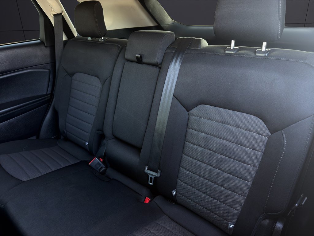 Used 2020 Ford Edge SE FWD image 21