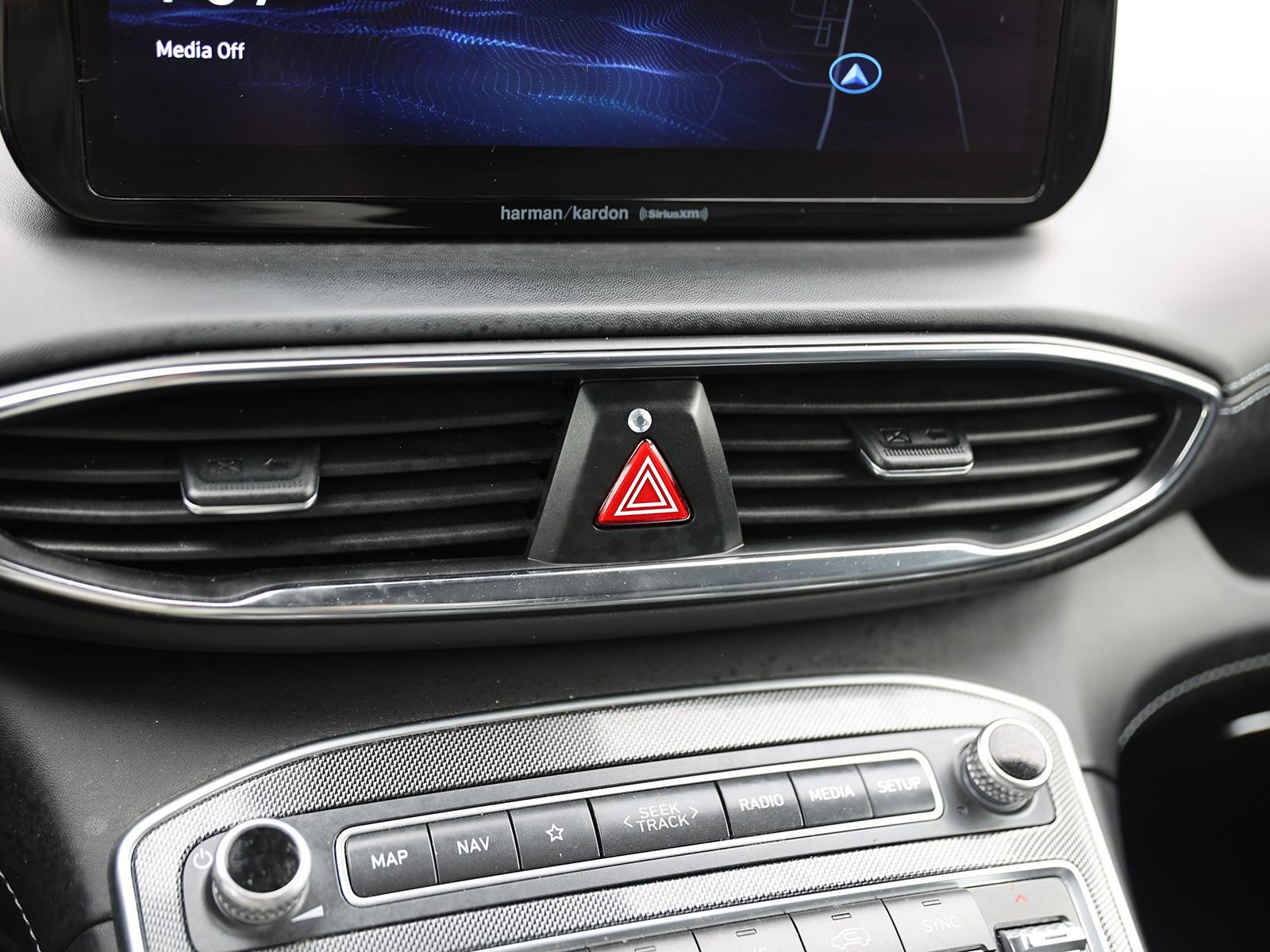 Certified 2022 Hyundai Santa Fe SEL Premium AWD/4WD image 28