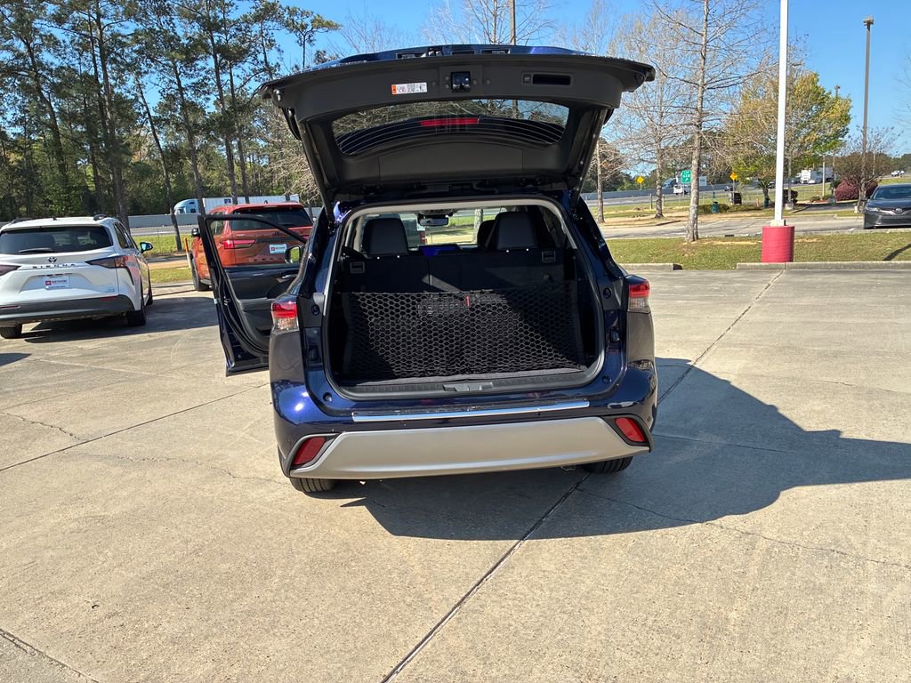 New 2026 Toyota Highlander Platinum image 32