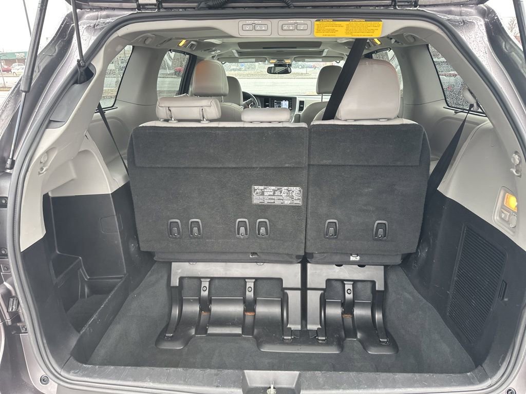 Used 2020 Toyota Sienna Limited Premium w/ Carpet Mat Package image 28