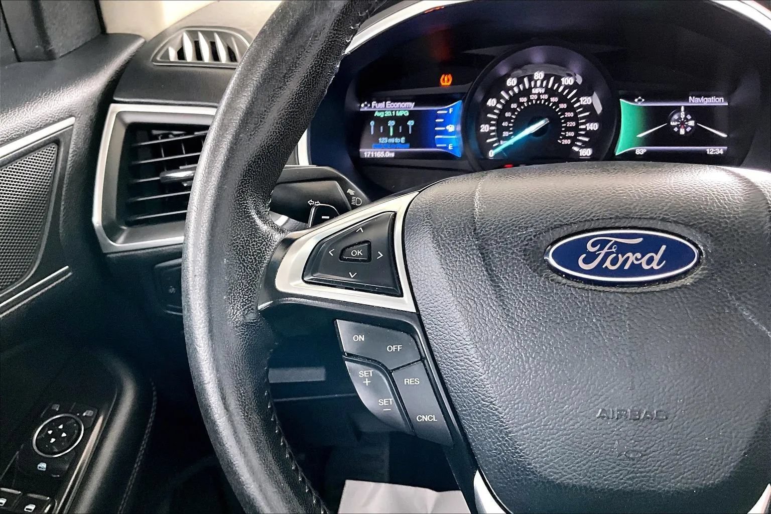 Used 2016 Ford Edge Titanium w/ Technology Package FWD image 10