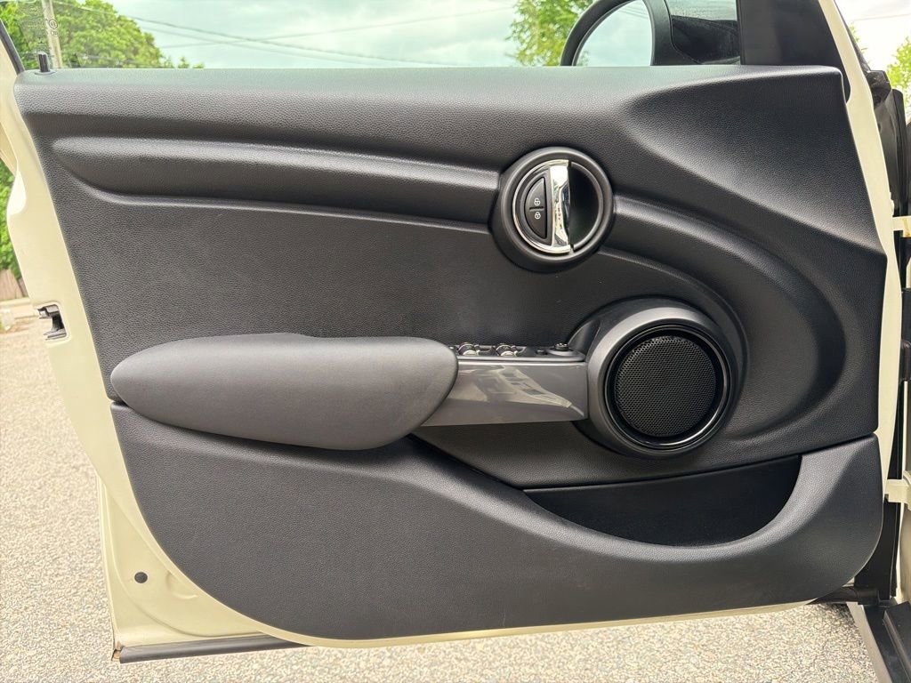 Used 2020 MINI Cooper 4-Door Hardtop FWD image 12