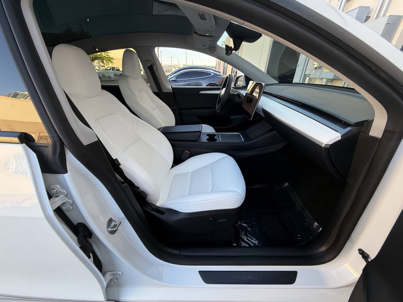 Used 2024 Tesla Model Y Long Range AWD/4WD image 22