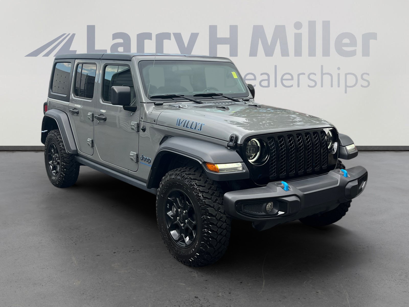 Used 2023 Jeep Wrangler Unlimited w/ Cold Weather Group AWD/4WD image 7