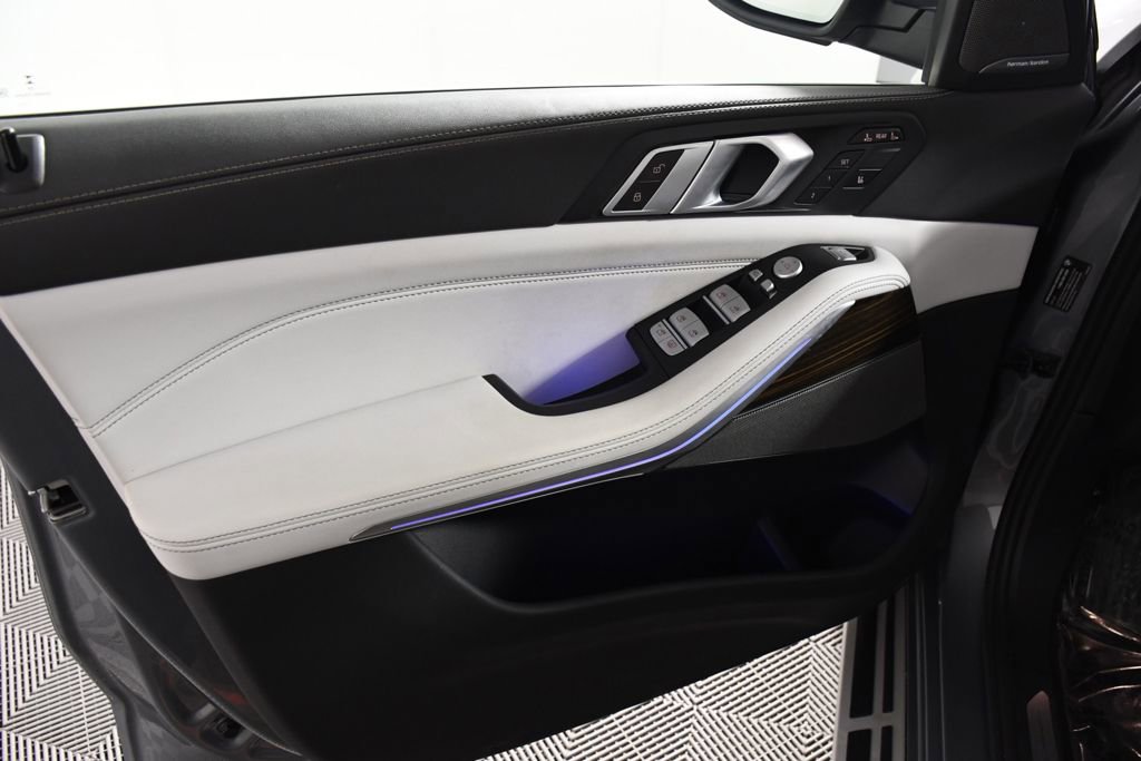 Used 2024 BMW X7 xDrive40i w/ Premium Package image 14