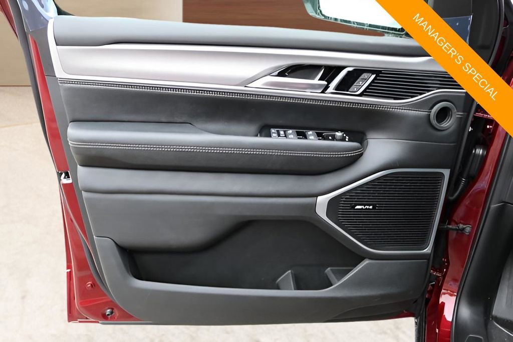 New 2025 Jeep Wagoneer Series II AWD/4WD image 10