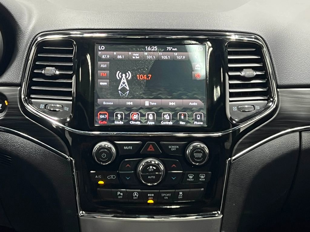 Used 2019 Jeep Grand Cherokee Limited w/ Luxury Group II image 25