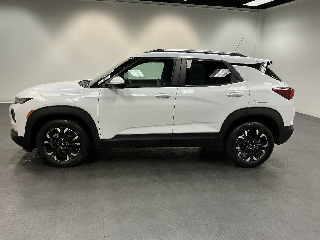 Used 2022 Chevrolet TrailBlazer LT w/ Convenience Package FWD image 2