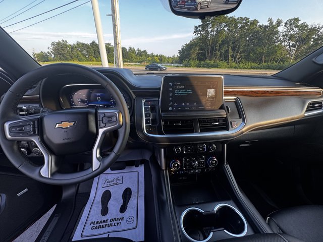 Used 2024 Chevrolet Suburban Premier w/ Premium Package image 17