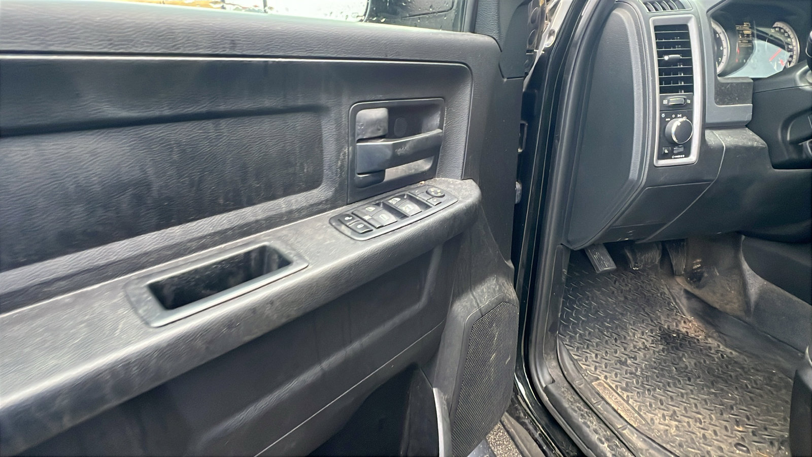 Used 2017 RAM 2500 Tradesman image 15