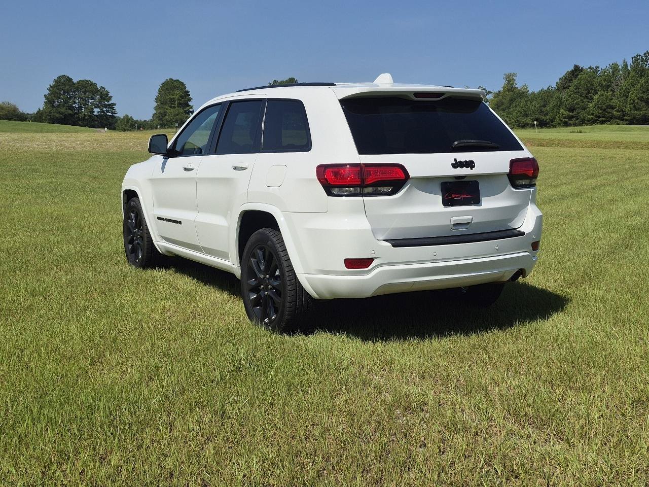 Used 2022 Jeep Grand Cherokee Laredo RWD image 7