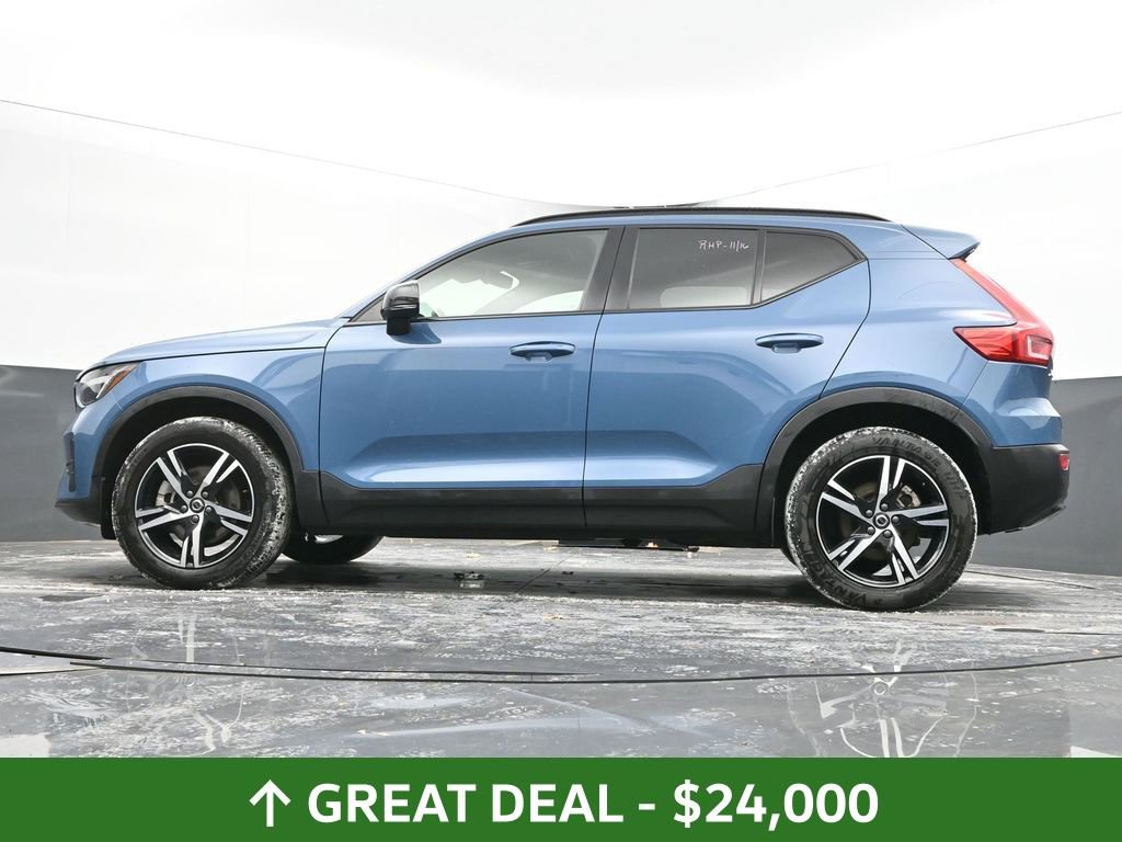 Used 2024 Volvo XC40 B5 Core image 45