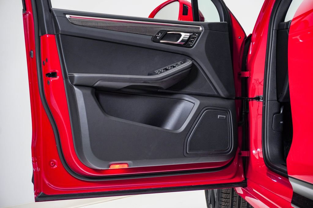 Certified 2026 Porsche Macan GTS image 25