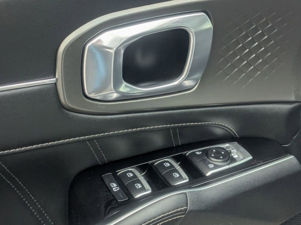 Used 2023 Kia Sorento SX image 14