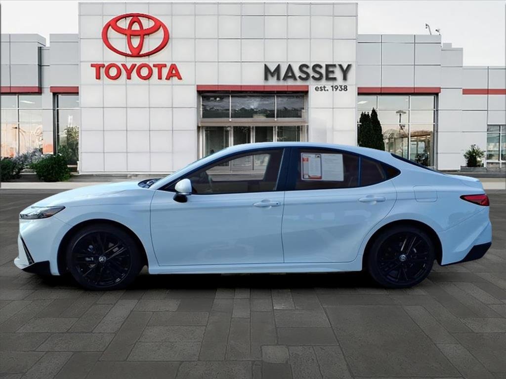 Used 2025 Toyota Camry SE w/ Convenience Package image 6