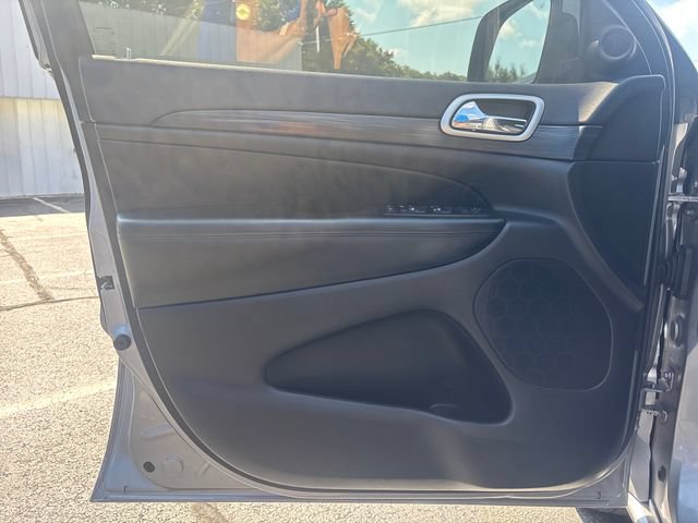Used 2019 Jeep Grand Cherokee Altitude AWD/4WD image 13