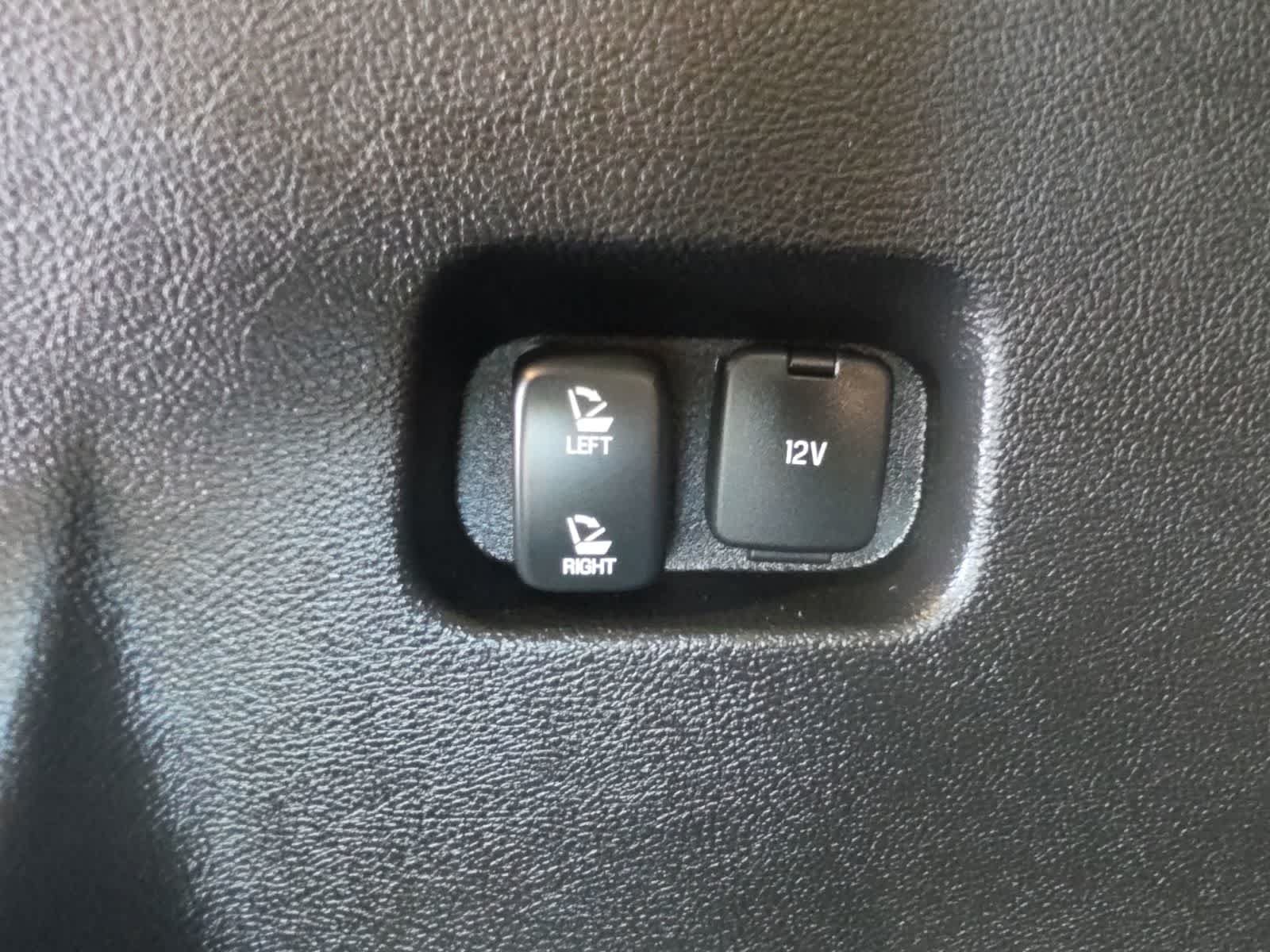 Used 2024 Ford Edge Titanium AWD/4WD image 33