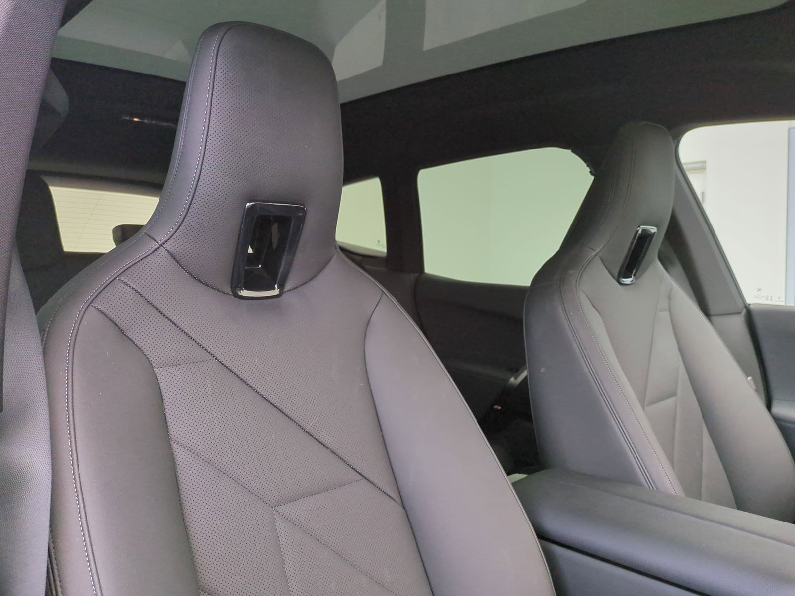 Used 2024 BMW iX xDrive50 w/ Sport Package image 31