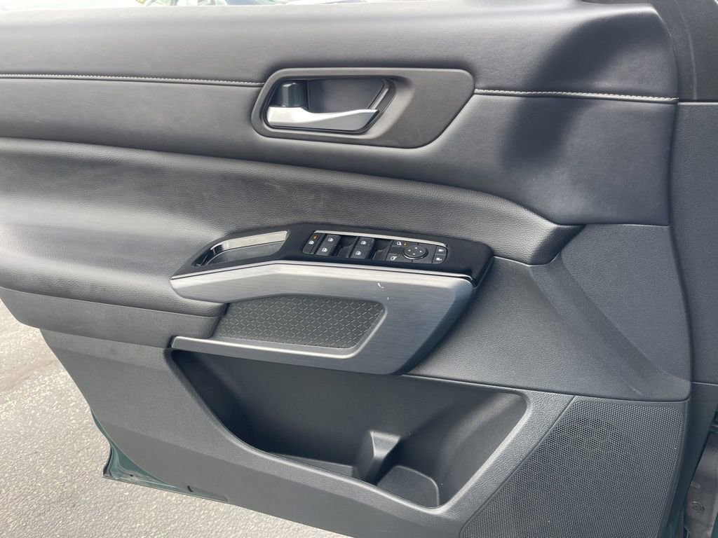 Certified 2024 Nissan Pathfinder SL image 9