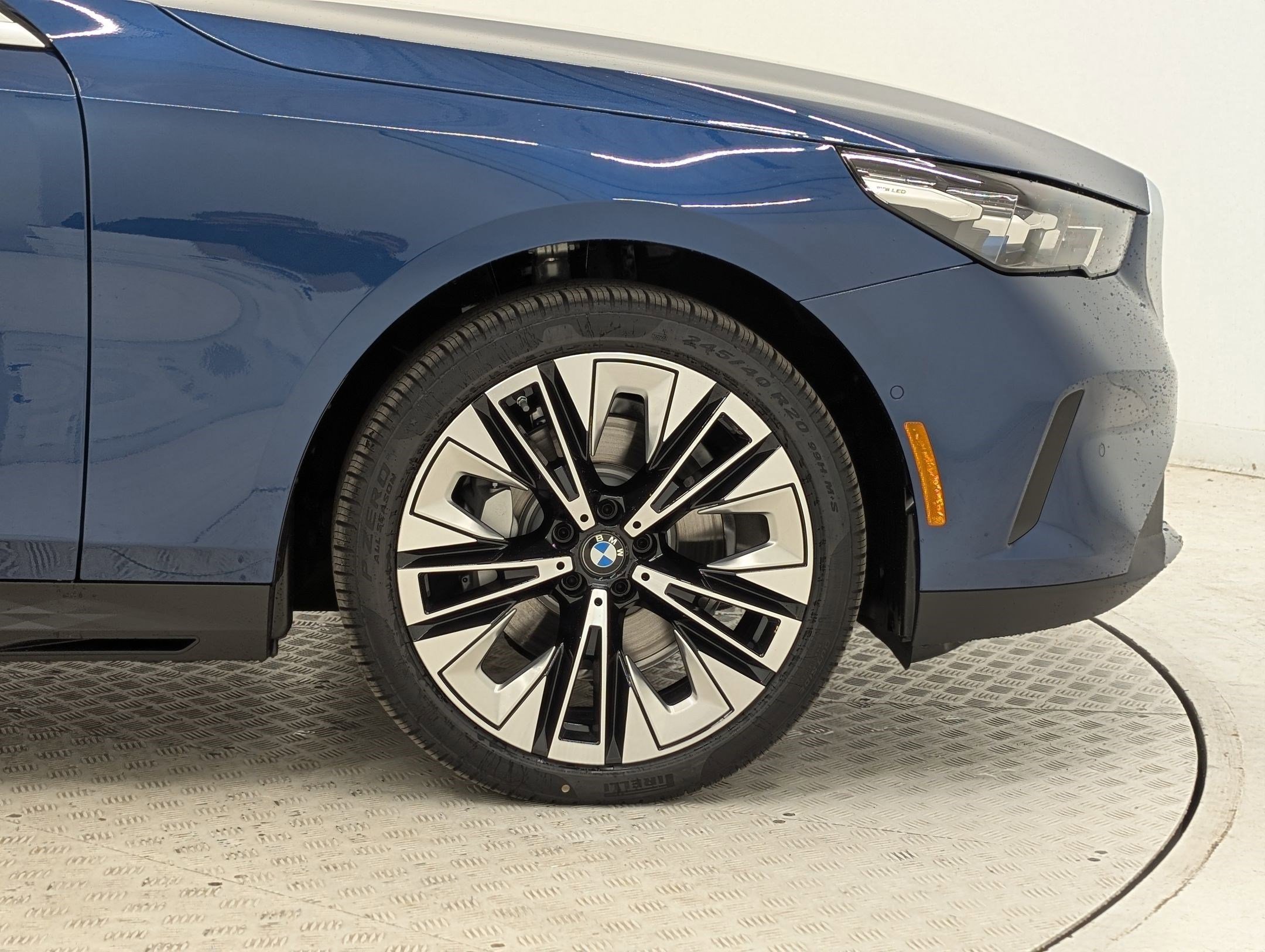 New 2026 BMW 530i xDrive w/ Premium Package image 12