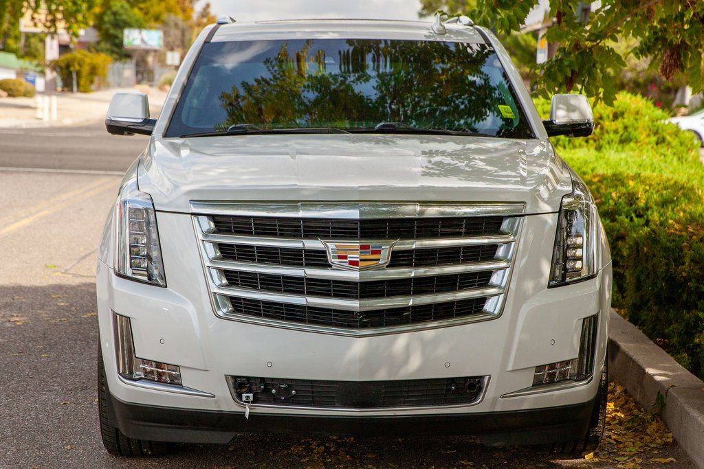 Used 2020 Cadillac Escalade Premium Luxury image 3