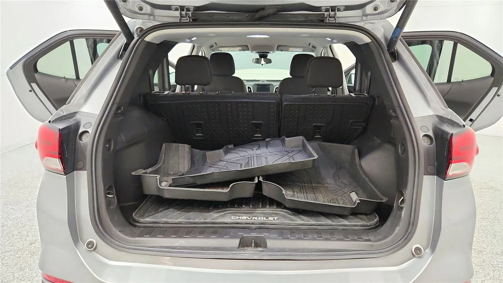 Used 2024 Chevrolet Equinox LT w/ LPO, Floor Liner Package image 19
