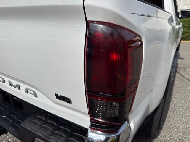 Used 2018 Toyota Tacoma SR5 RWD image 36