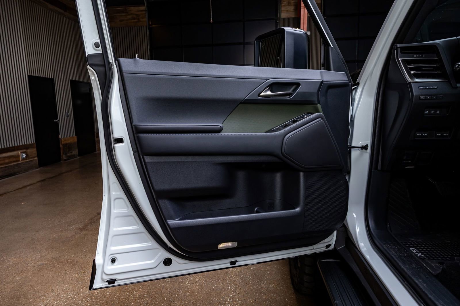 Used 2025 Lexus GX 550 image 36