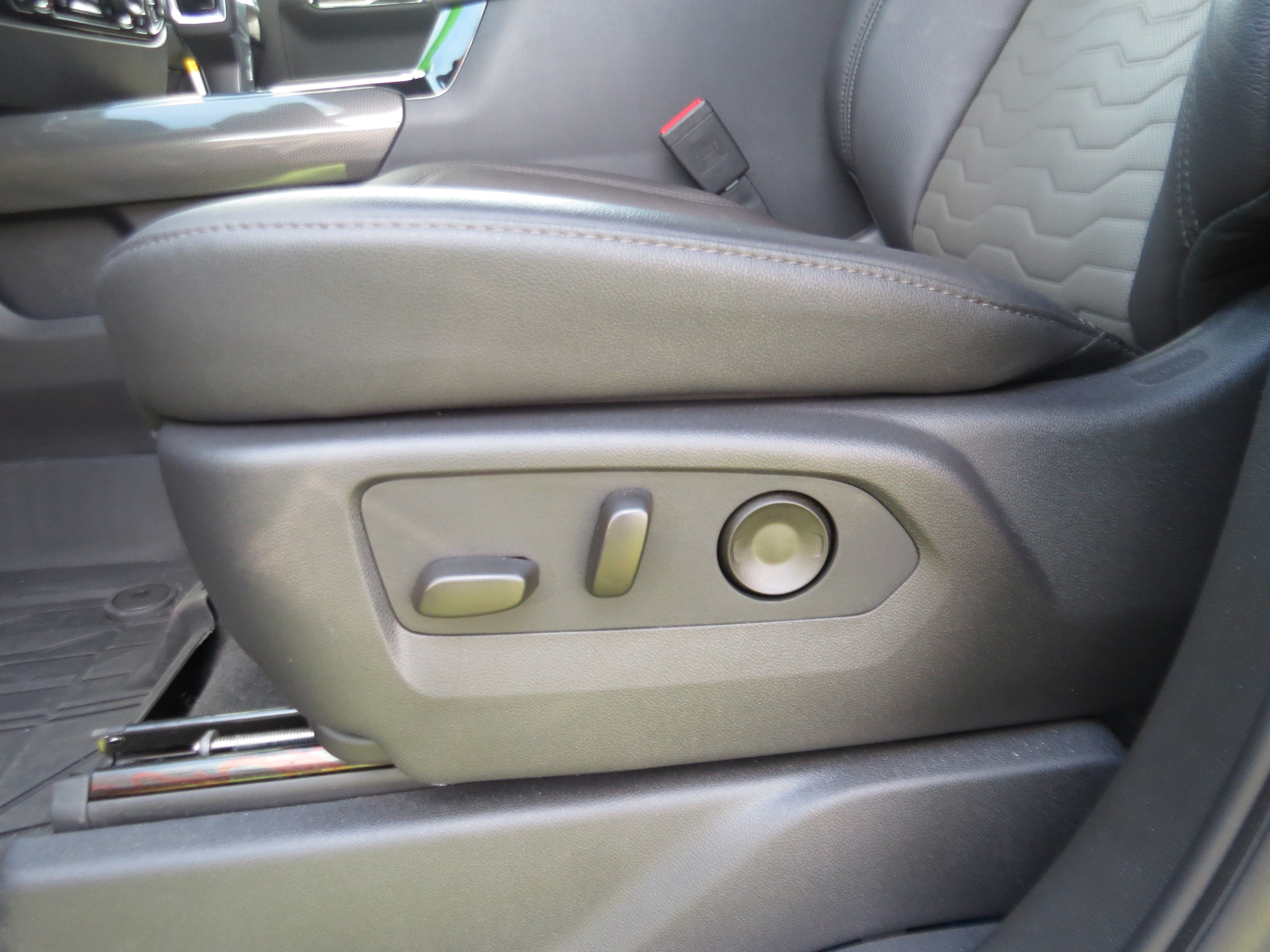 Used 2026 Chevrolet Silverado 1500 ZR2 AWD/4WD image 16