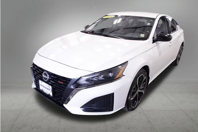 Used 2025 Nissan Altima 2.5 SR AWD/4WD image 1