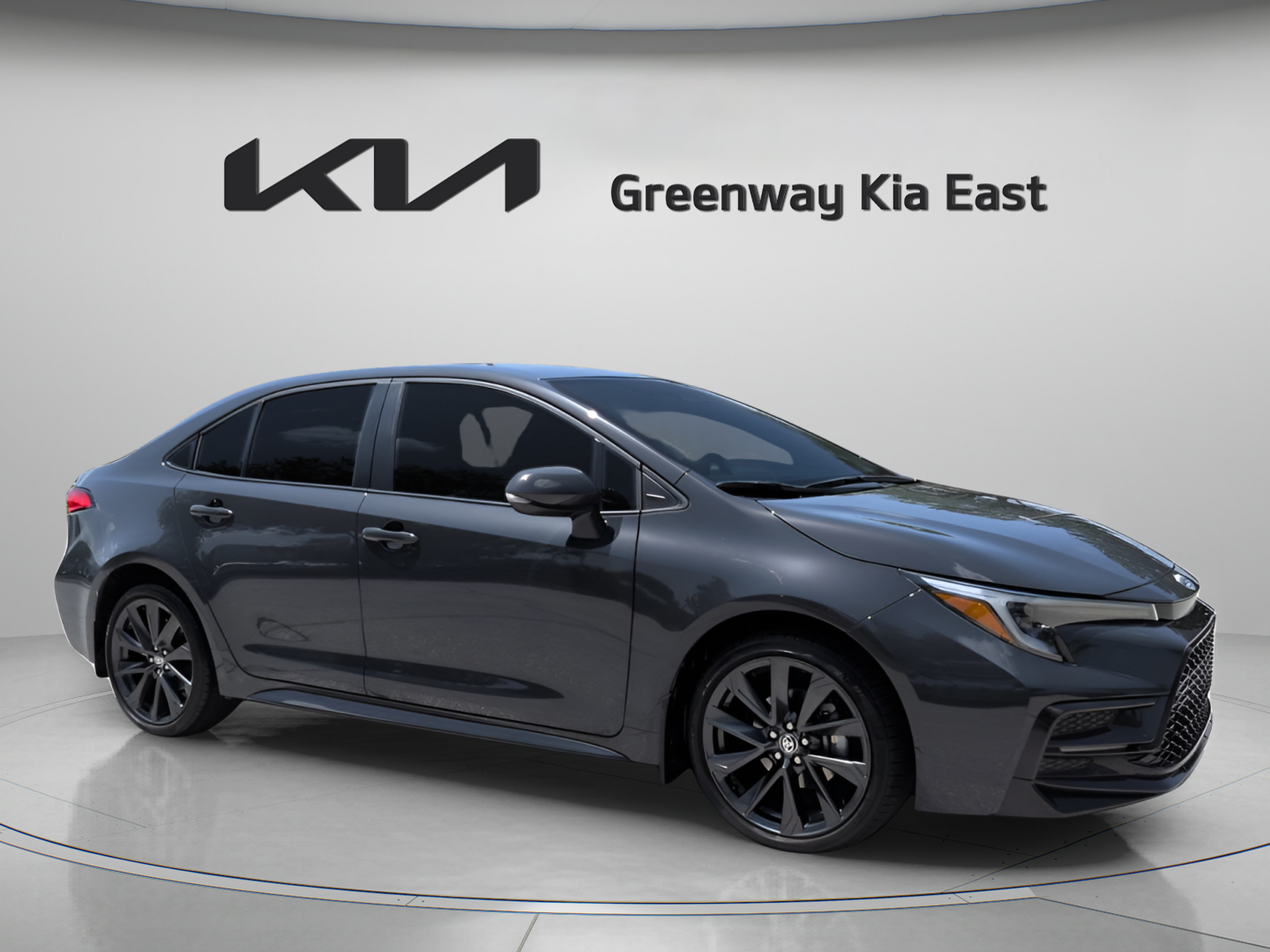 Used 2025 Toyota Corolla SE FWD image 3