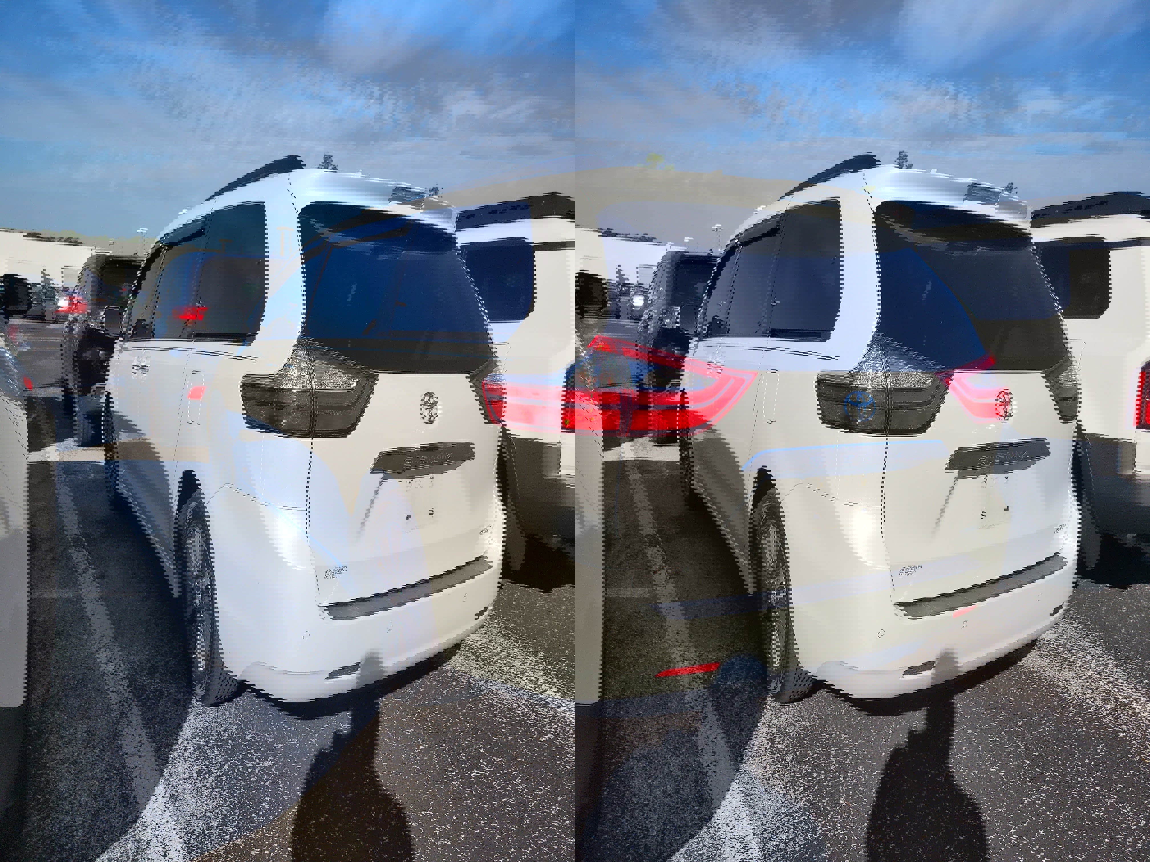 Used 2019 Toyota Sienna Limited Premium FWD image 11