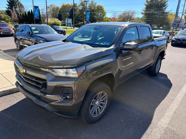 Used 2023 Chevrolet Colorado LT w/ LT Convenience Package AWD/4WD image 2