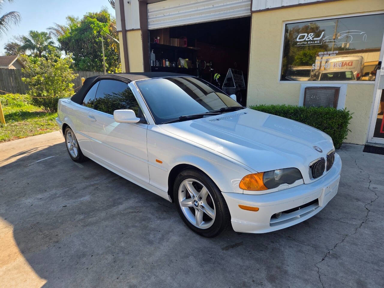 Used 2003 BMW 325Ci Convertible image 1