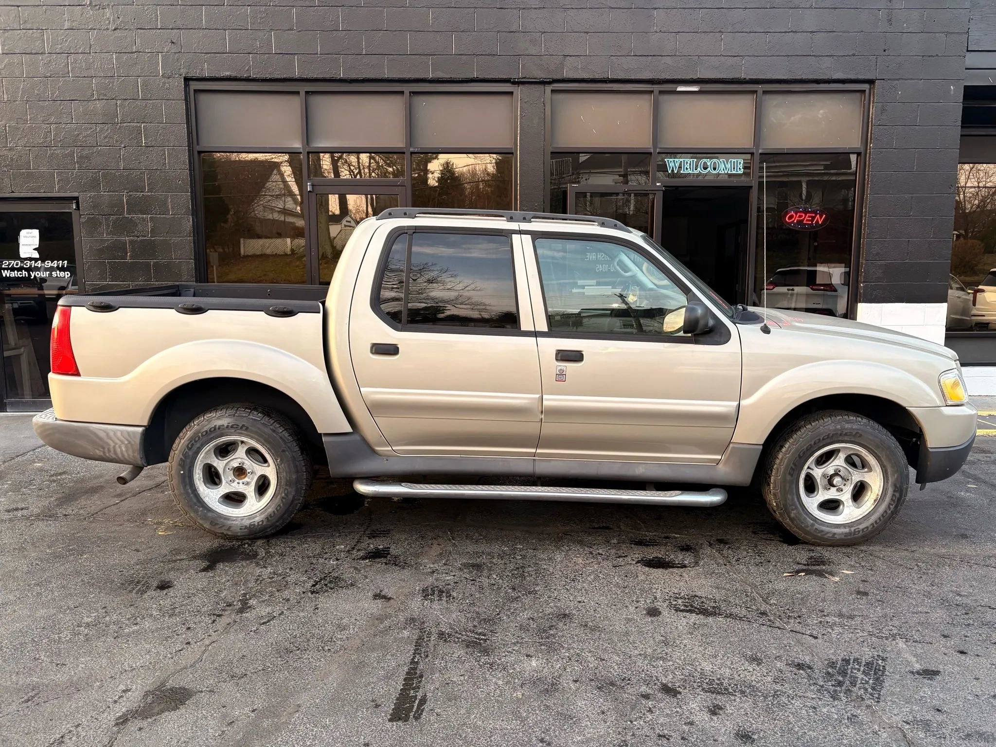 Used 2005 Ford Explorer Sport Trac XLS RWD image 6
