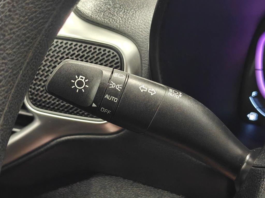 Used 2025 Kia Soul LX w/ LX Technology Package FWD image 32