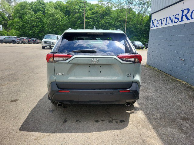 Used 2021 Toyota RAV4 XLE AWD/4WD image 7