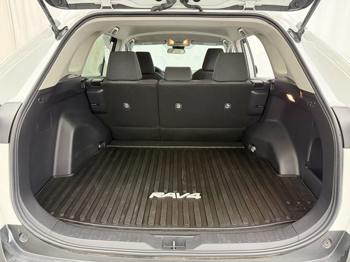 Used 2019 Toyota RAV4 LE image 23
