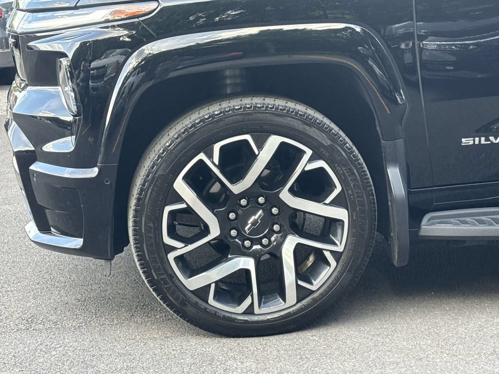 Used 2024 Chevrolet Silverado EV RST AWD/4WD image 19