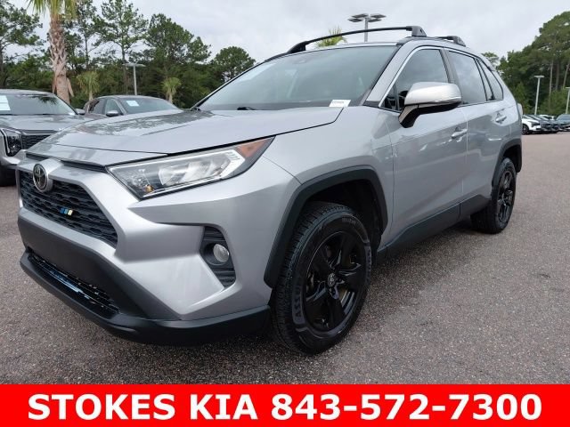 Used 2021 Toyota RAV4 XLE FWD image 2
