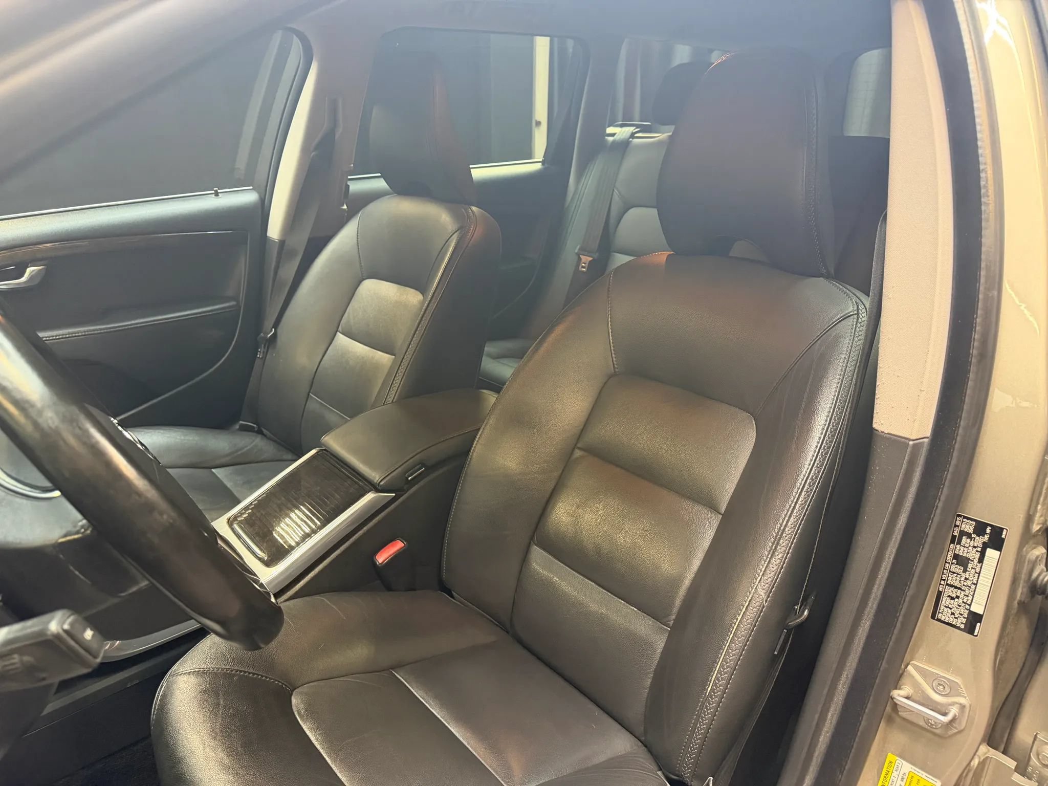 Used 2016 Volvo XC70 T5 Platinum w/ Protection Package AWD/4WD image 17