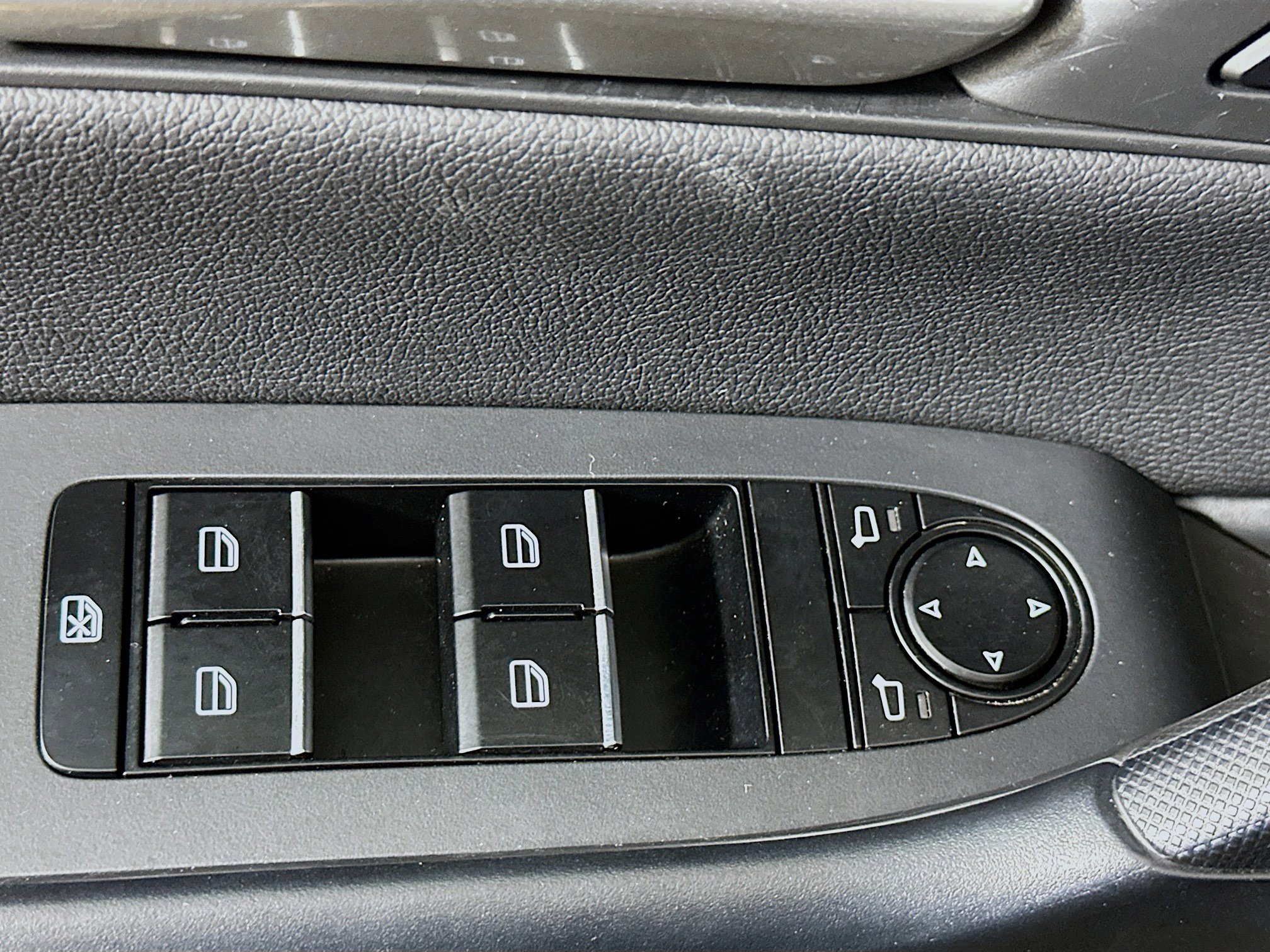 Used 2025 MAZDA CX-50 AWD 2.5 Hybrid w/ Premium Pkg image 15