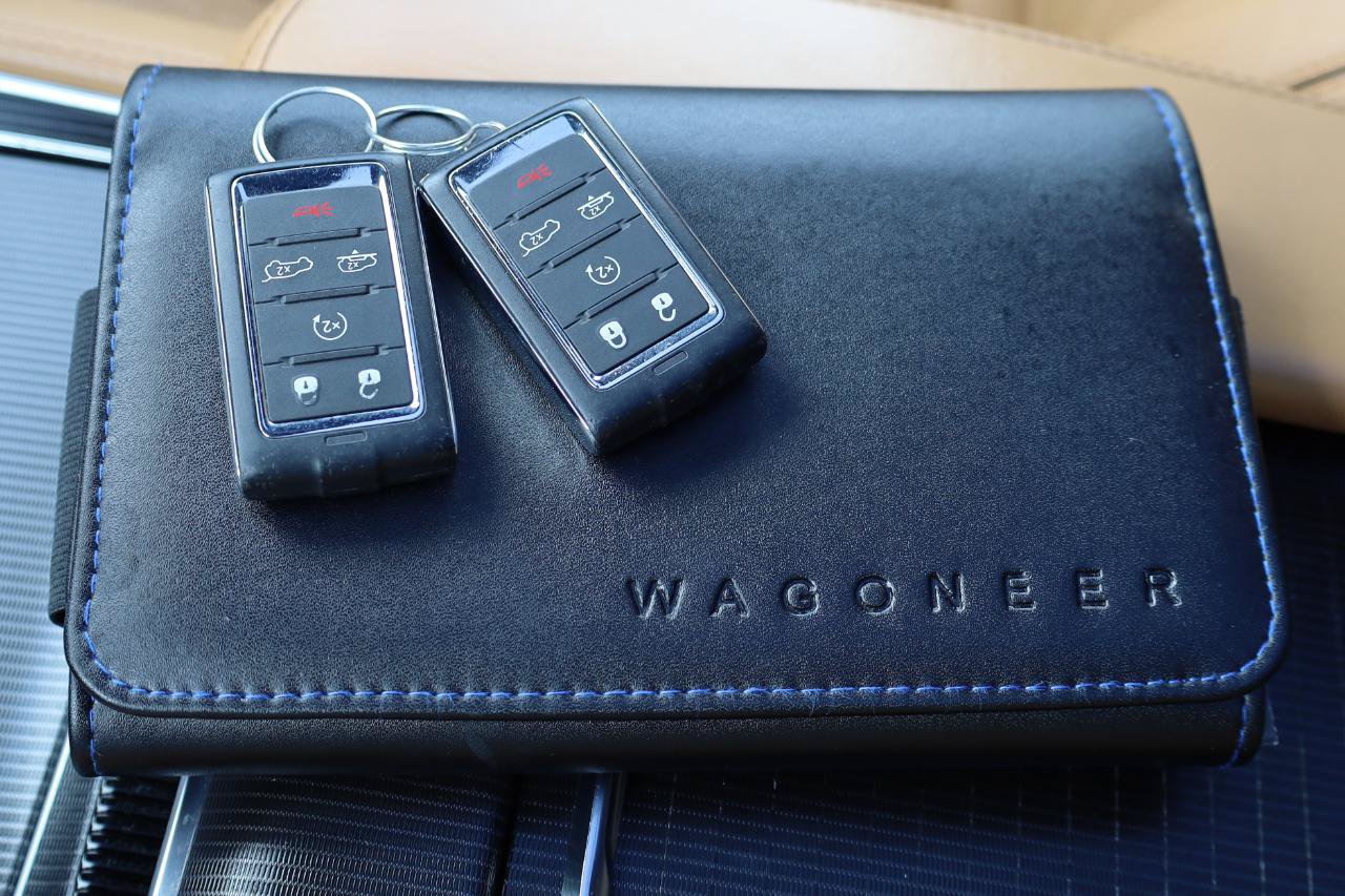 Used 2025 Jeep Grand Wagoneer Series III w/ Rear Seat Video Group 1 AWD/4WD image 15