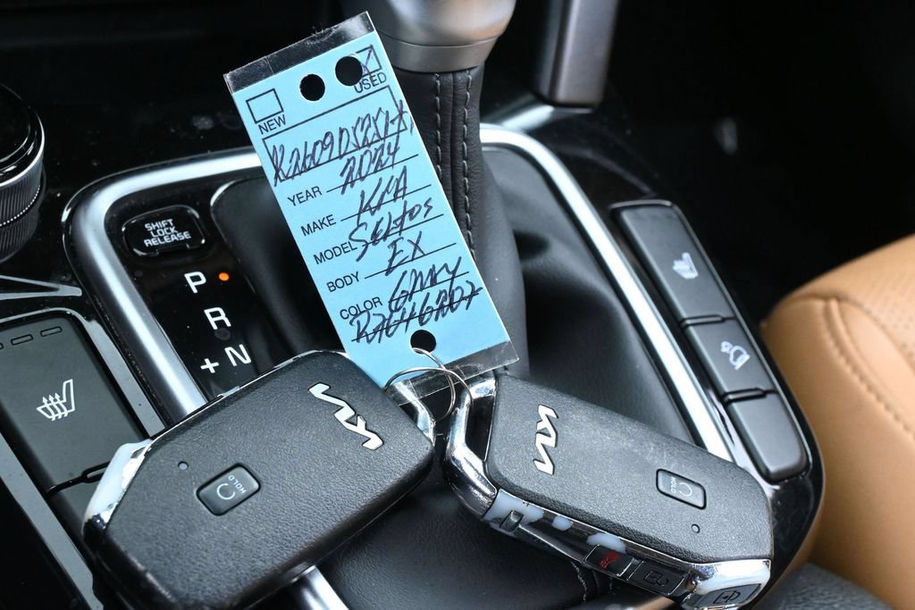 Used 2024 Kia Seltos EX FWD image 30