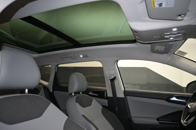 Used 2022 Volkswagen Taos SE w/ Panoramic Sunroof Package AWD/4WD image 10