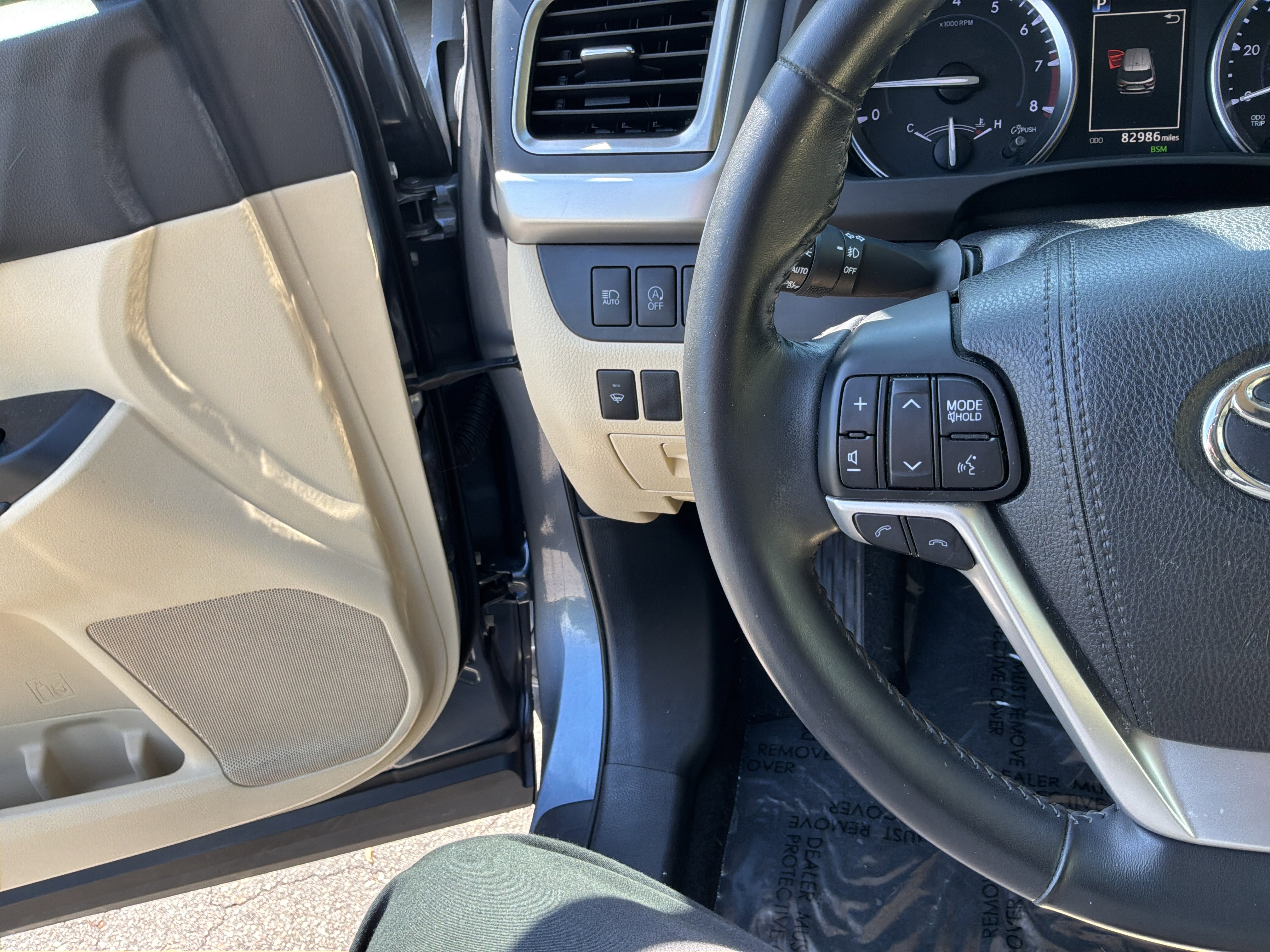 Used 2018 Toyota Highlander XLE image 19