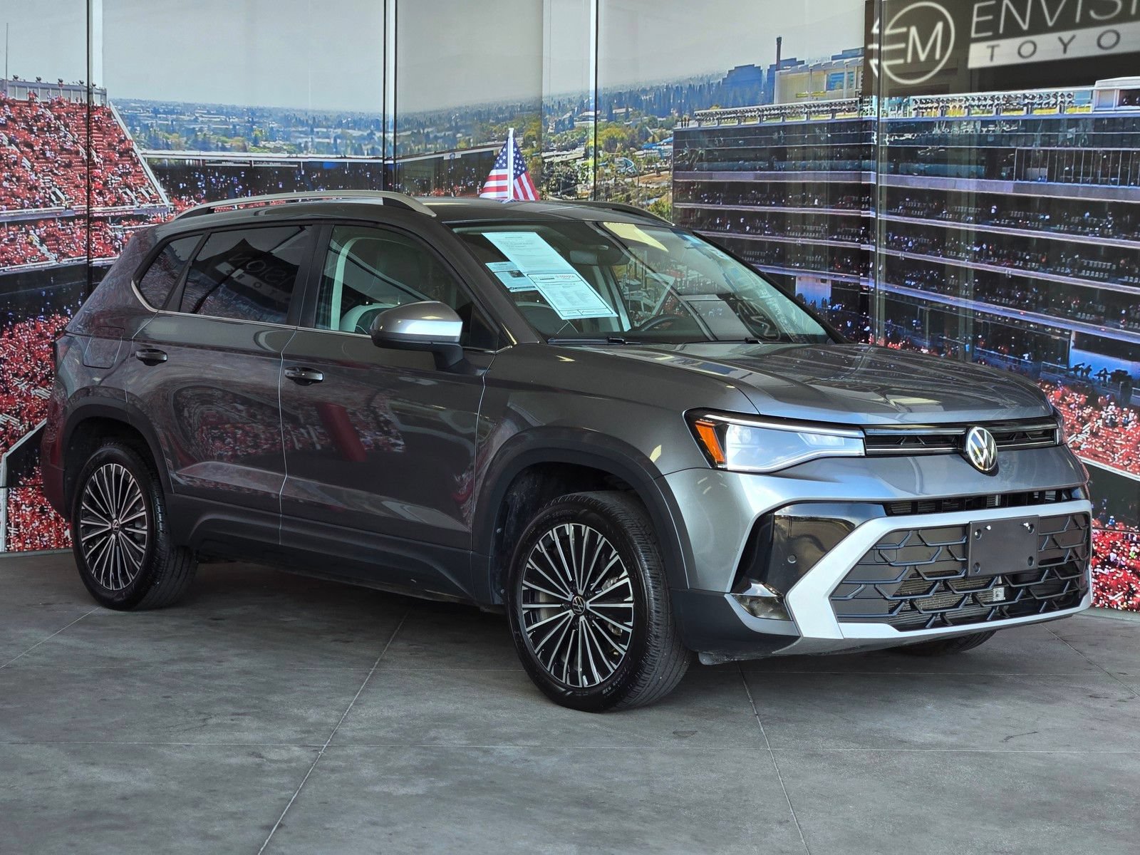 Used 2025 Volkswagen Taos SE FWD image 1