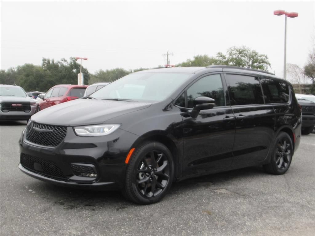 New 2026 Chrysler Pacifica Select w/ S Appearance Package FWD image 3